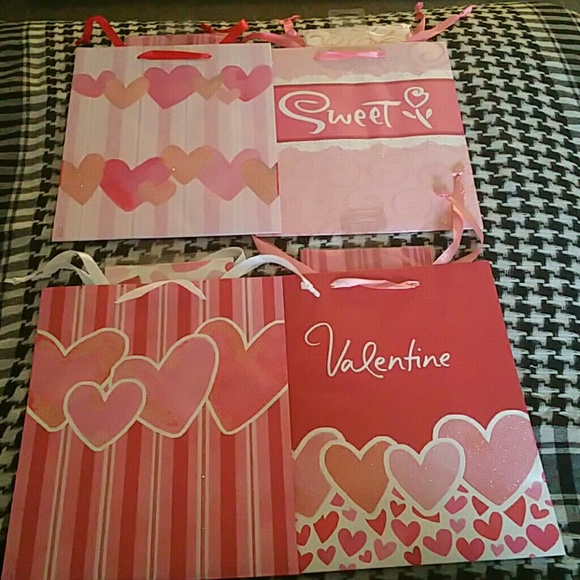 6 New Valentines Gift Bags - Picture 2 of 2