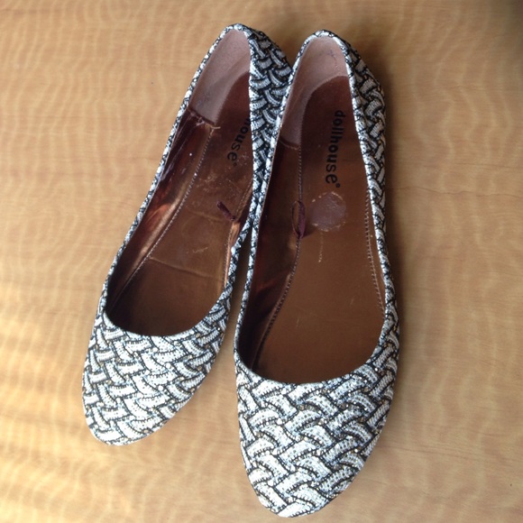 Dollhouse Shoes - Dollhouse Ballerina Flats Size 10---barely used!!