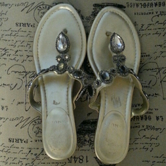 VINCE CAMUTO SANDELS