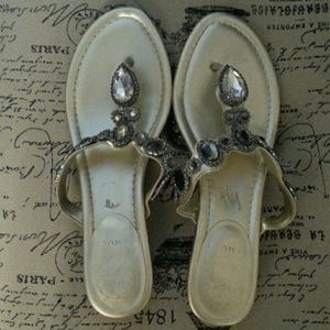 VINCE CAMUTO SANDELS