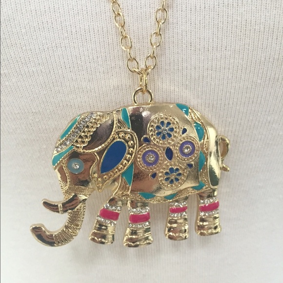 Jewelry - Elephant pendant and chain