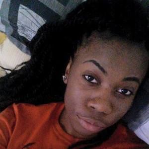 Meet your Posher, Tia