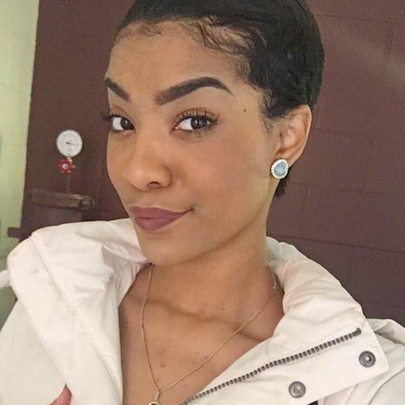 Meet your Posher, Simone