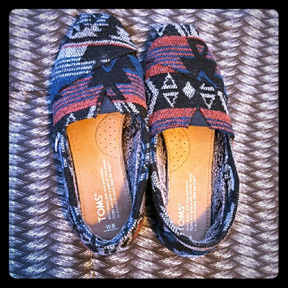 ❤VDAY SALE❤Aztec print wool TOMS.