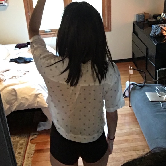 Crop button down - Picture 3 of 3