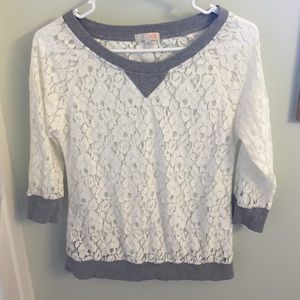 LACE TOP - QUARTER SLEEVE