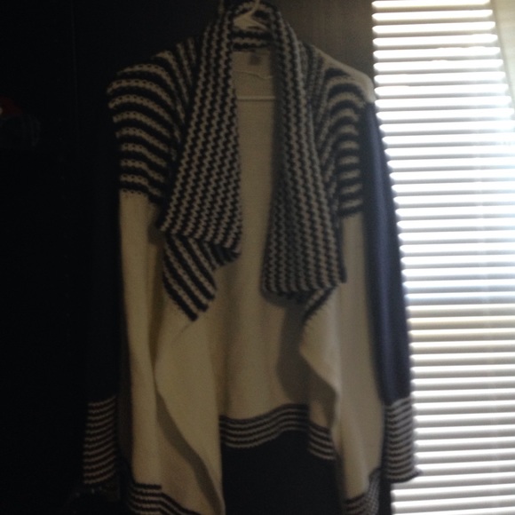 Large shawl like sweater