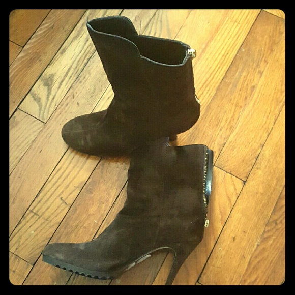 Brown suede bootie