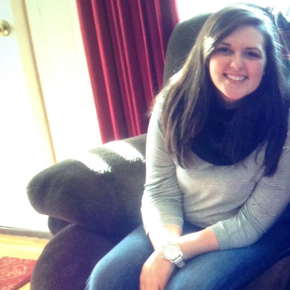 Meet your Posher, Emilee - Picture 1 of 1