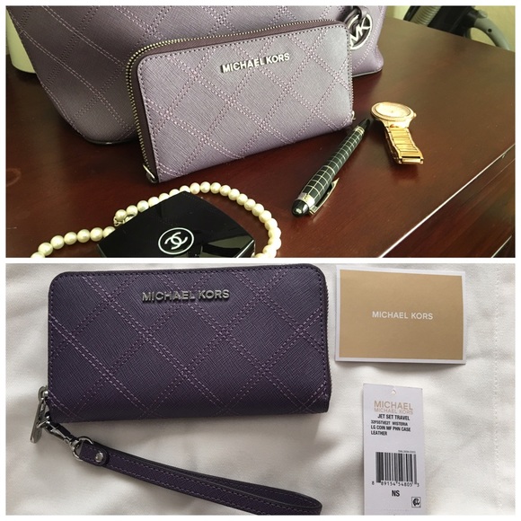 Michael Kors Handbags - Michael Kors Jet Set Travel Multifunc. Phone Case