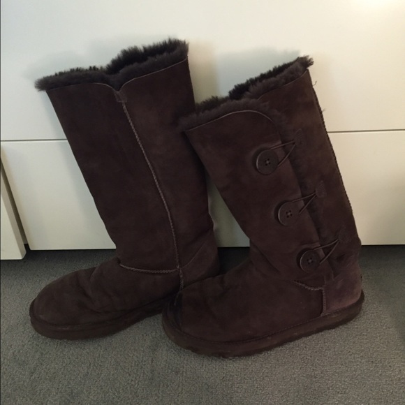 Brown uggs with Tripoli button on the side