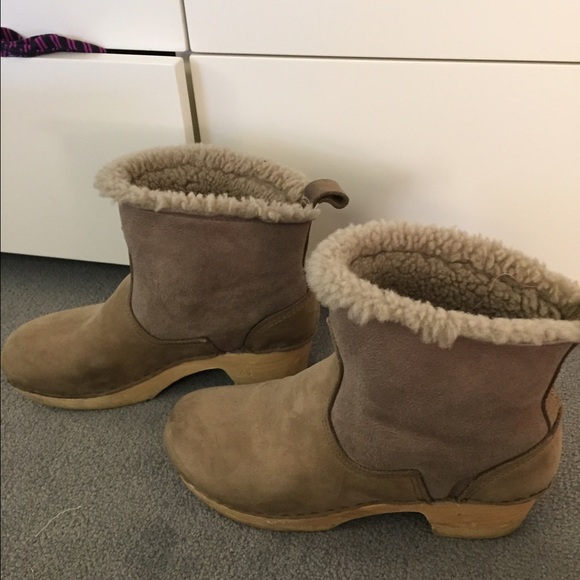 Beige booties with little wooden heel