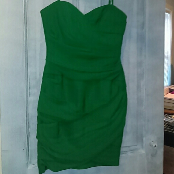 BCBGMaxAzria Dresses & Skirts - NWOT Gorgeous green strapless mini dress