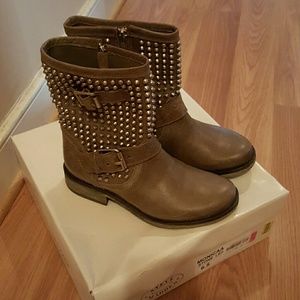 Brand new steve madden  studded boots sz 6.5