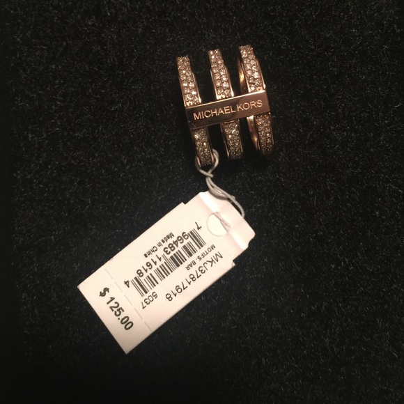 Ring - Picture 1 of 3