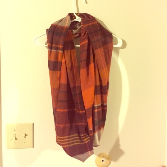 Dillard's Accessories - NWT Dillard's plaid blanket scarf
