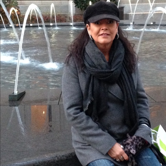 Meet your Posher, Sharon