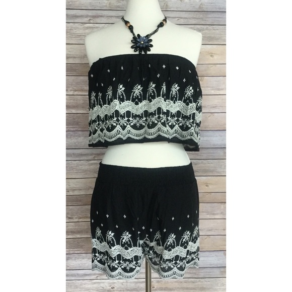 🌞SALE🌞Black & Ivory two-piece short set S M L - Picture 3 of 3