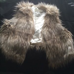 REPOSH Short Fur Vest 💁🏽