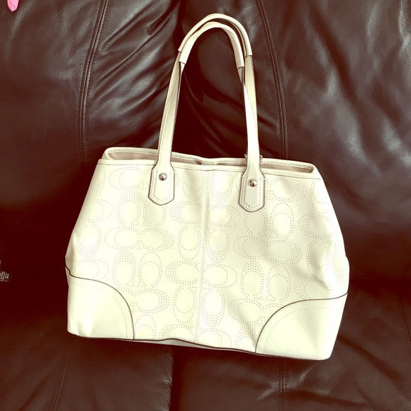Coach Handbags - 🎉99%New Authentic Limited Edition Coach Bag💥