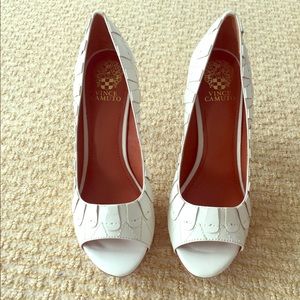 Vince Camuto white peep toe heals