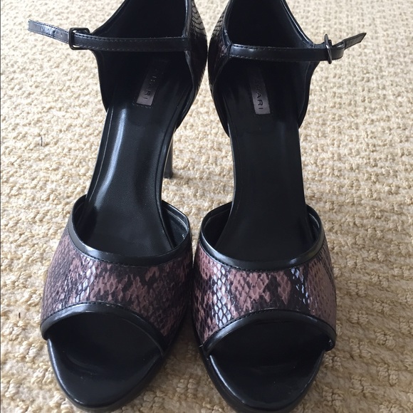 Tahari snakeskin sandal / heels. - Picture 2 of 2