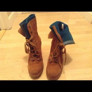 Almost new Brown suede UGG heel boots