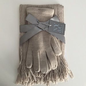 Gloves/scarf set