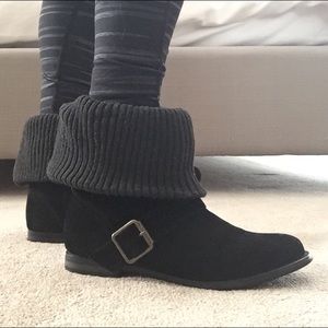 Size 6 black ankle boot with sweater fold over