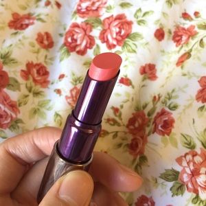 Urban decay revolution lipstick- streak color