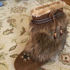 Minnetonka boho moccasins