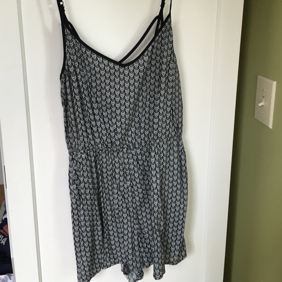 H&m romper crossback chevron