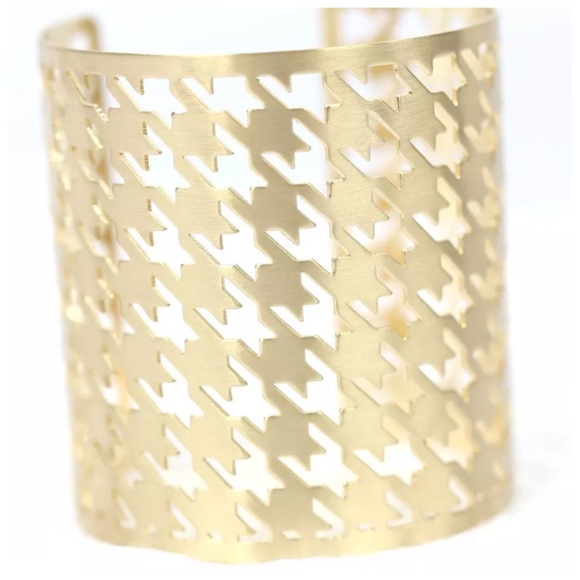 Houndstooth Metal Cut Out Gold Cuff Bracelet D13 - Picture 3 of 3