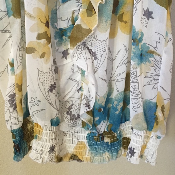 Blouse with ruffle - Picture 2 of 3