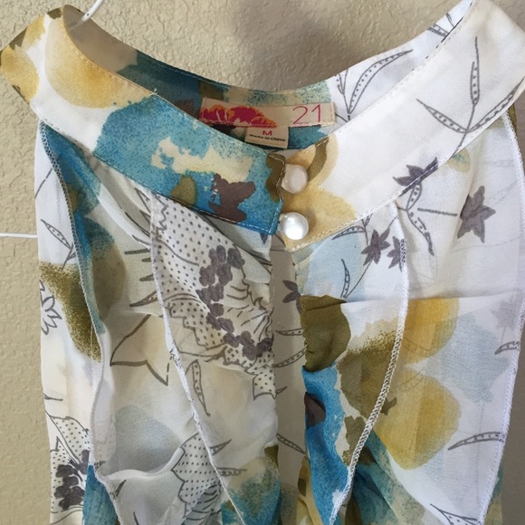 Blouse with ruffle - Picture 3 of 3