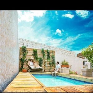 Meet your Posher, Moni