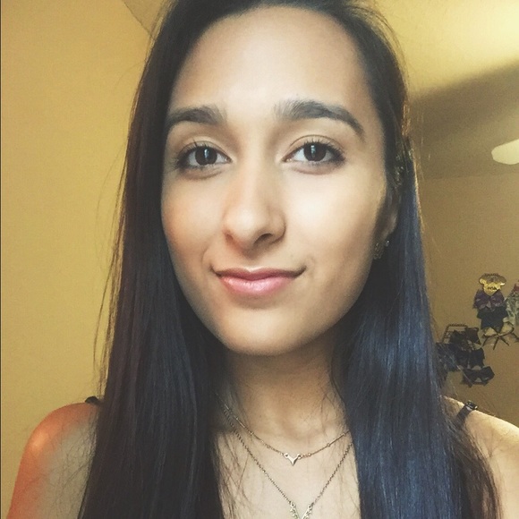 Meet your Posher, Ana - Picture 1 of 1