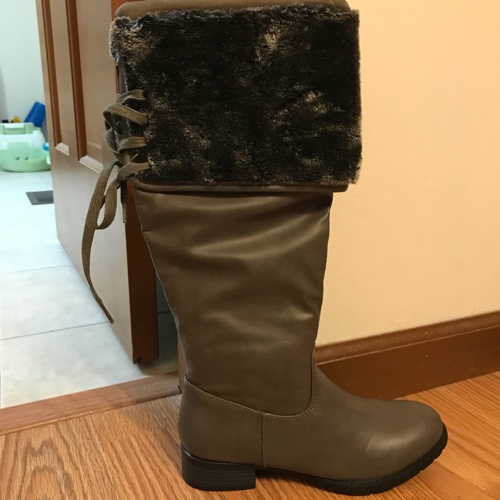 Grey flat boot - Picture 3 of 5