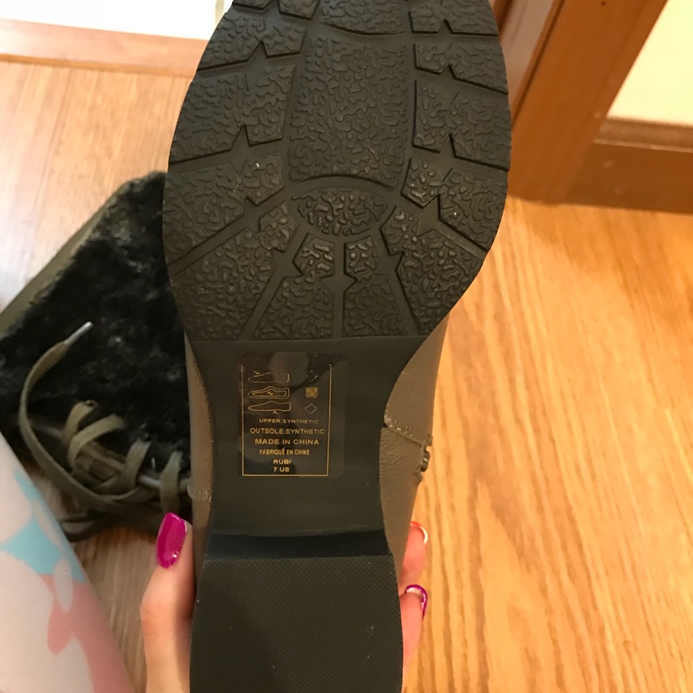 Grey flat boot - Picture 4 of 5