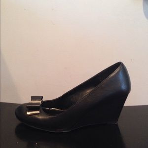Jessica Simpson black leather wedge pumps