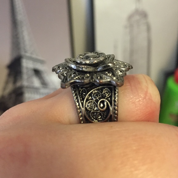 statement ring-flower🌸 - Picture 2 of 2