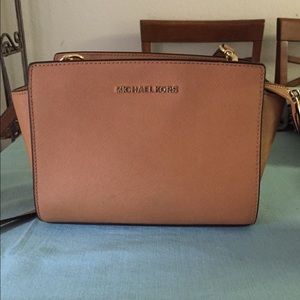 Michael kors medium Selma cross body bag