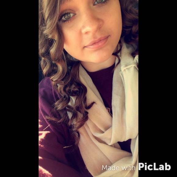 Meet your Posher, Danielle - Picture 1 of 1