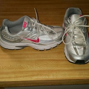 Gently used Nike sneaker still good condition