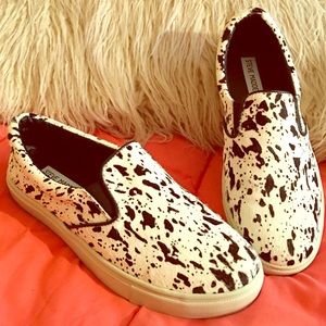 Slip on sneakers