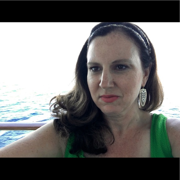 Meet your Posher, Stephanie - Picture 3 of 3