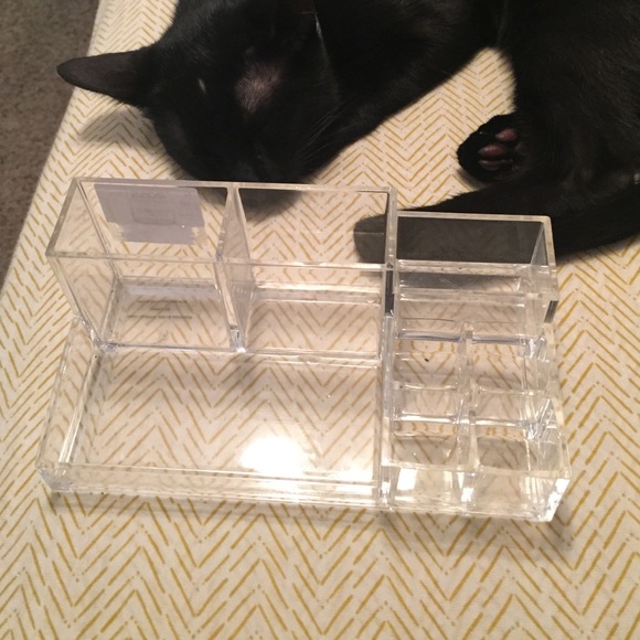 Acrylic makeup storage - Picture 1 of 1