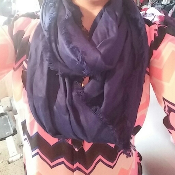 Scarf - Picture 1 of 4