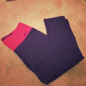 Nike Capri workout pant new without tags. Size s
