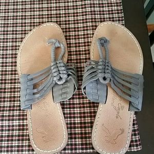 American Eagle flip flops